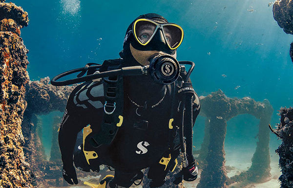 Scuba diving with ScubaPRO MK19 _Scubapro | Carbon-Fiber-Used-In-New-Scuba-Regulator-For-Greater-Durability