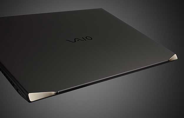 Vaio-Z-ultra-thin-laptop-ShowcaseParallax | Meet The World's First Contoured Carbon Fiber Laptop VAIO Z